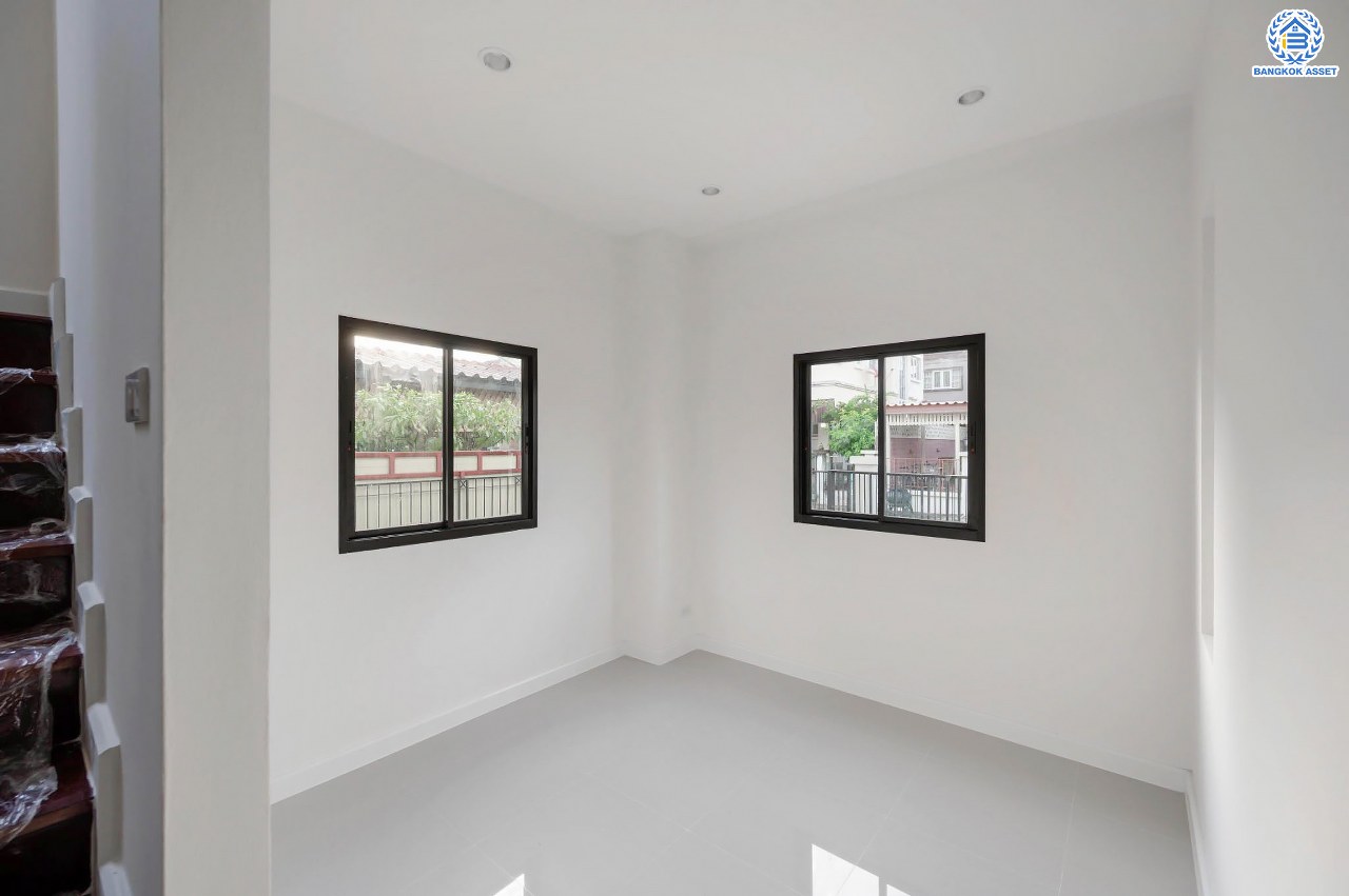 บ้านเดี่ยวมือสอง โครงการ ศศิธร บางบอน3 รองรับทุกความสุข เนื้อที่ 53.7 ตร.ว. ฟังก์ชัน 3 ห้องนอน 2 ห้องน้ำ 1 ห้องอเนกประสงค์ จอดรถได้ 2 คัน บนทำเลใกล้รถไฟฟ้าสายสีน้ำเงิน "สถานีหลักสอง" และจุดขึ้นทางด่วน "พระราม2" และ The Mall บางแค...